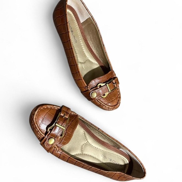 Bandolino Shoes - Bandolino Cro-Embossed Loafers • Caramel‎ brown with gold hardware ✨